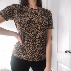 Leopard print tshirt with a round circled neckline